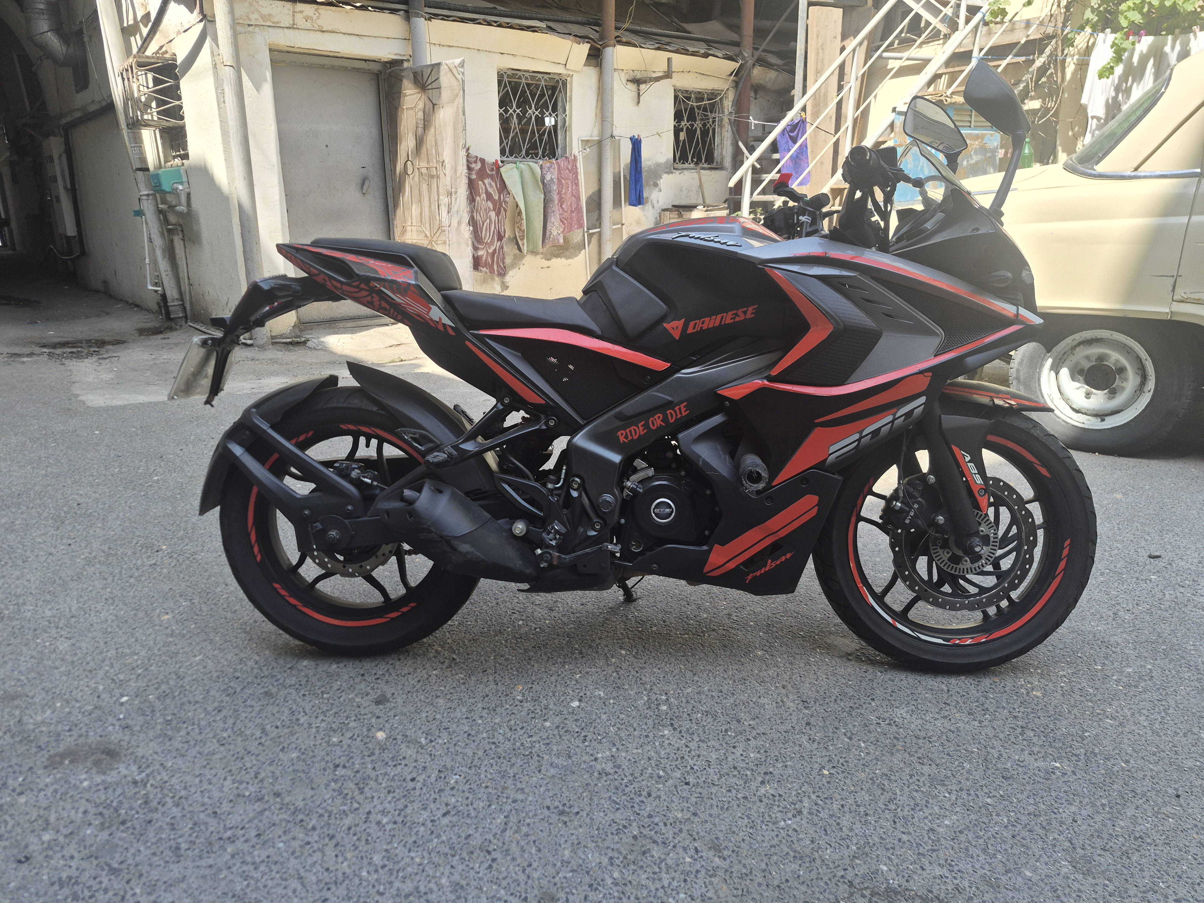 Bajaj Pulsar 200